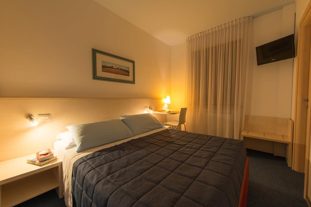 Hotel Erika Malcesine Ruang foto