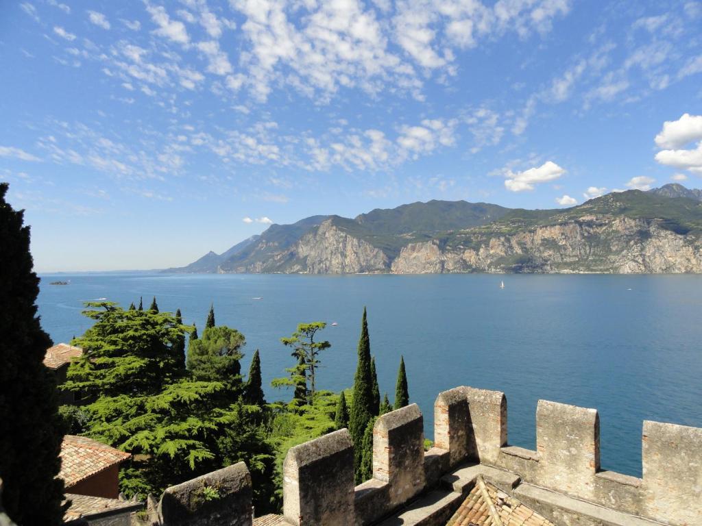 Hotel Erika Malcesine Bagian luar foto