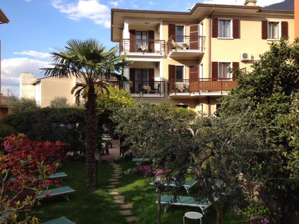 Hotel Erika Malcesine Bagian luar foto