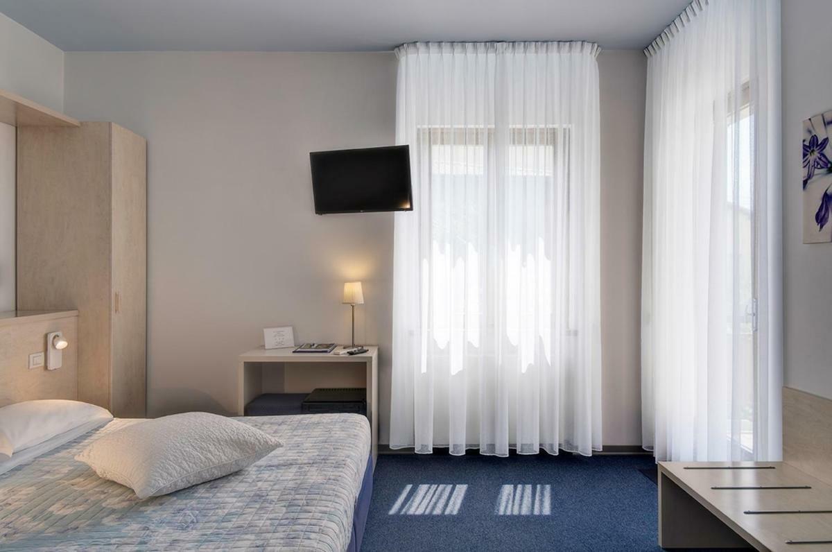 Hotel Erika Malcesine Bagian luar foto
